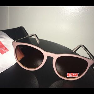 Ray-ban shades with case and cleaning cloth